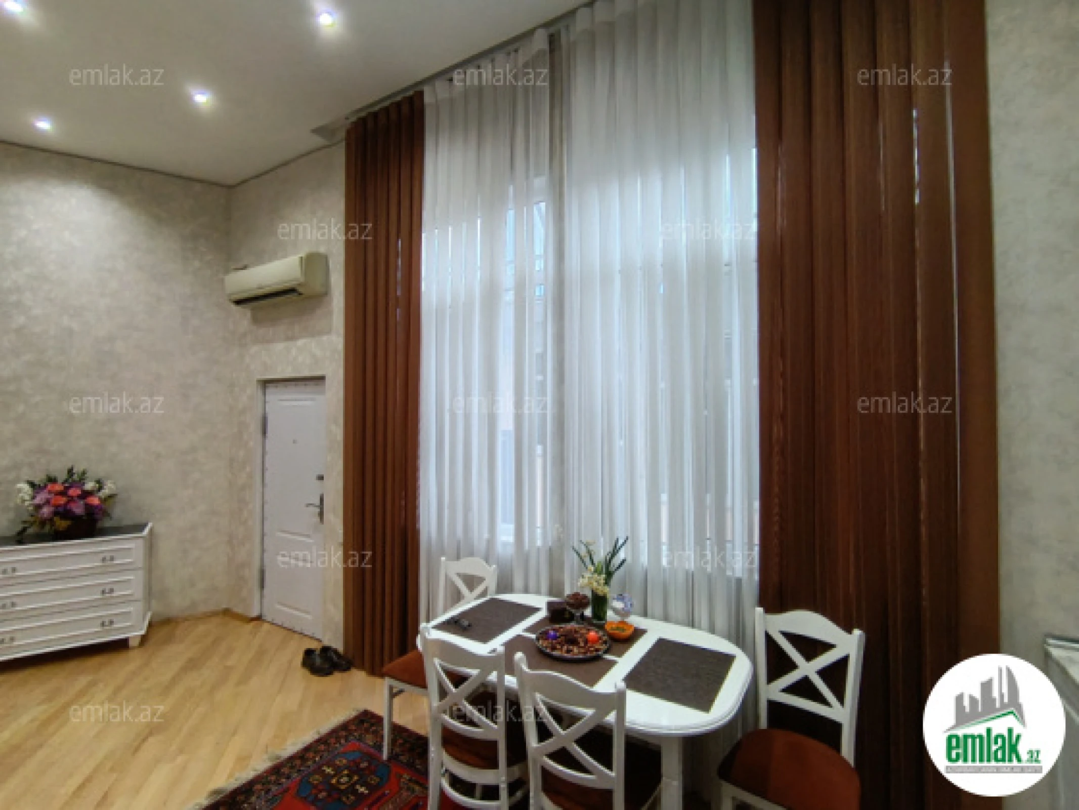 Satılır 2 otaqlı köhnə tikili 80 m²