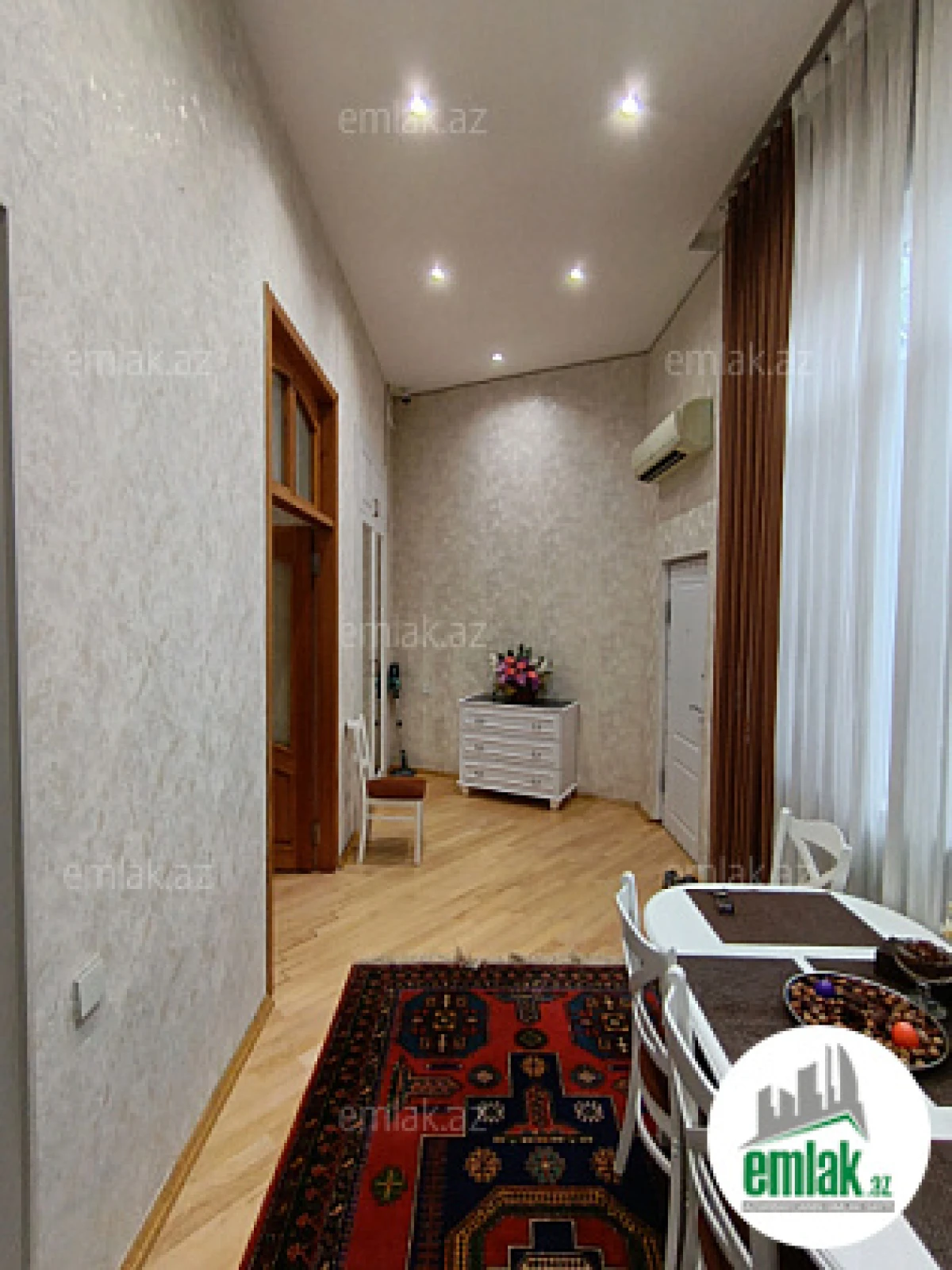 Satılır 2 otaqlı köhnə tikili 80 m²