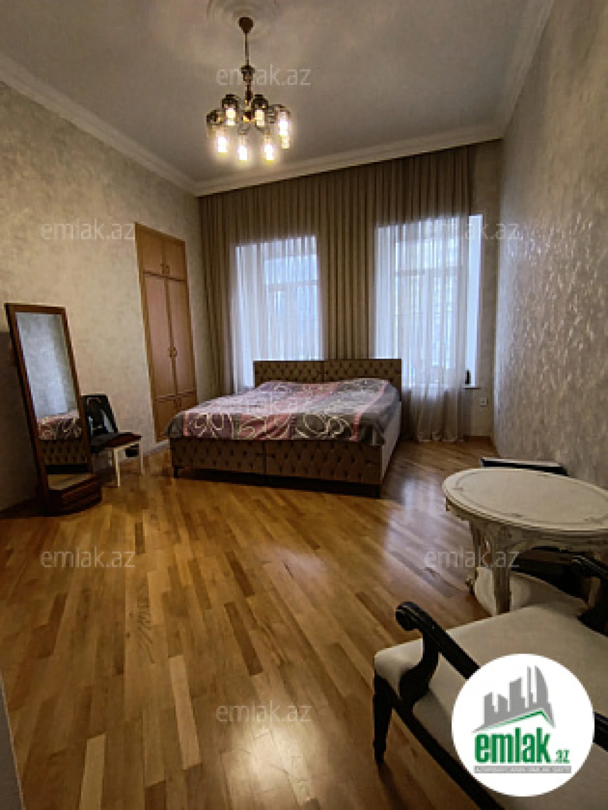 Satılır 2 otaqlı köhnə tikili 80 m²