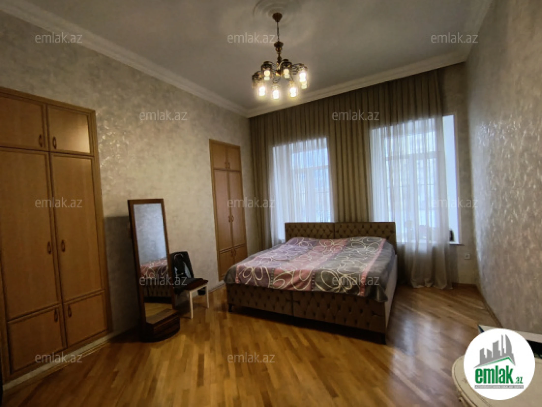 Satılır 2 otaqlı köhnə tikili 80 m²