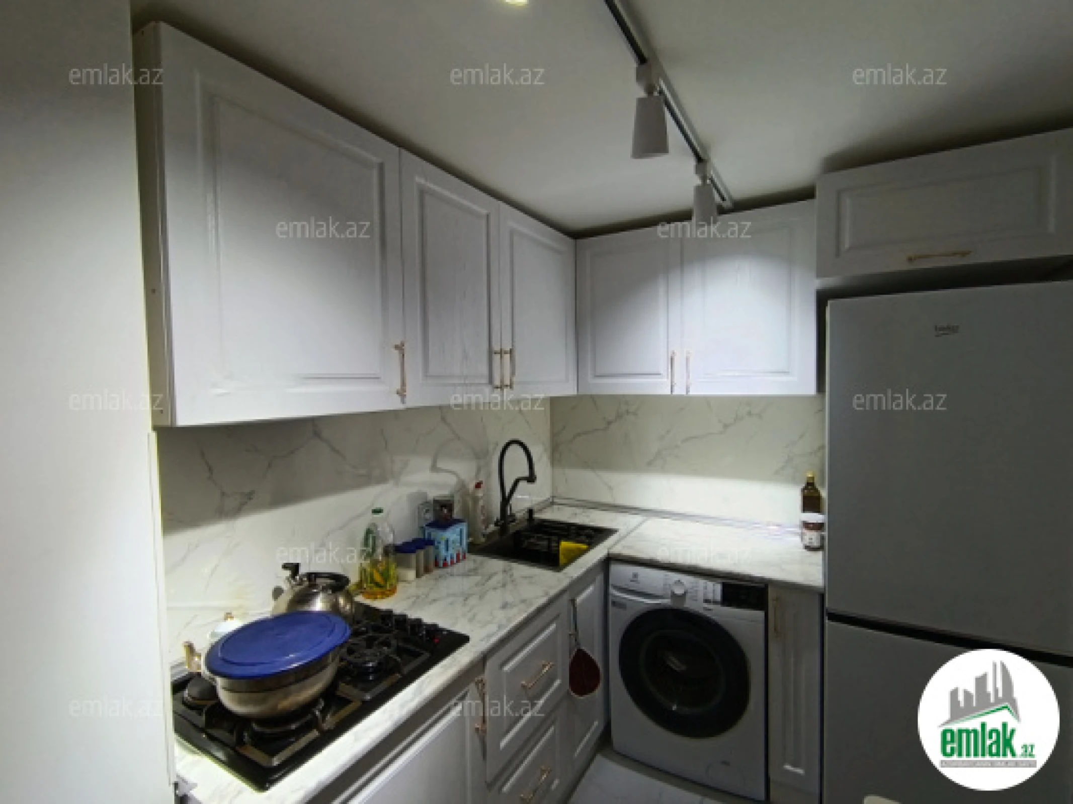 Satılır 2 otaqlı köhnə tikili 80 m²