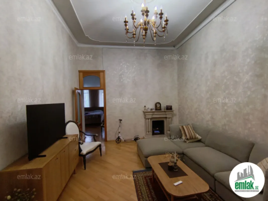 Satılır 2 otaqlı köhnə tikili 80 m²
