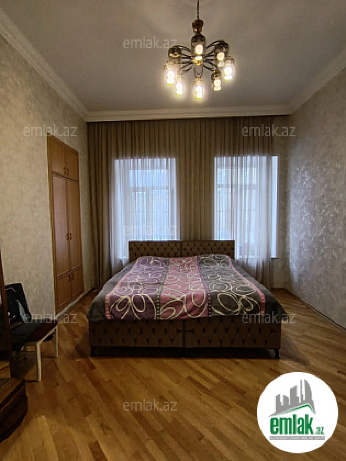 Satılır 2 otaqlı köhnə tikili 80 m²