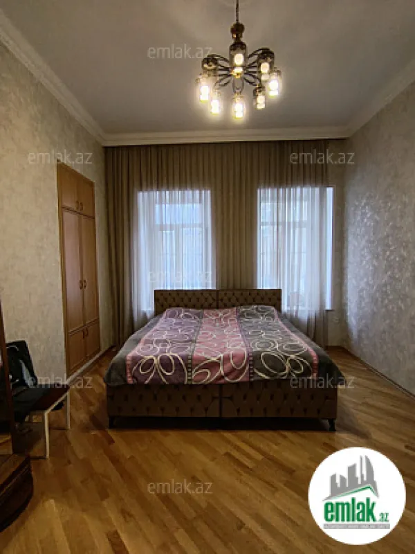 Satılır 2 otaqlı köhnə tikili 80 m²