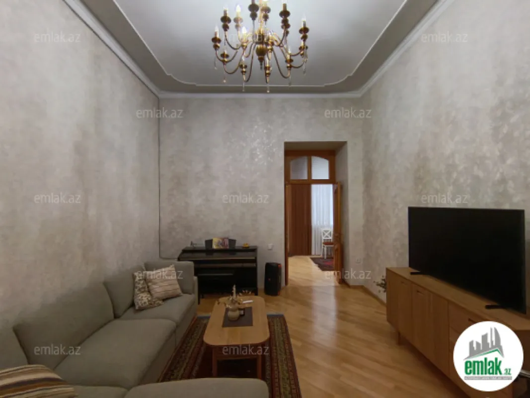 Satılır 2 otaqlı köhnə tikili 80 m²