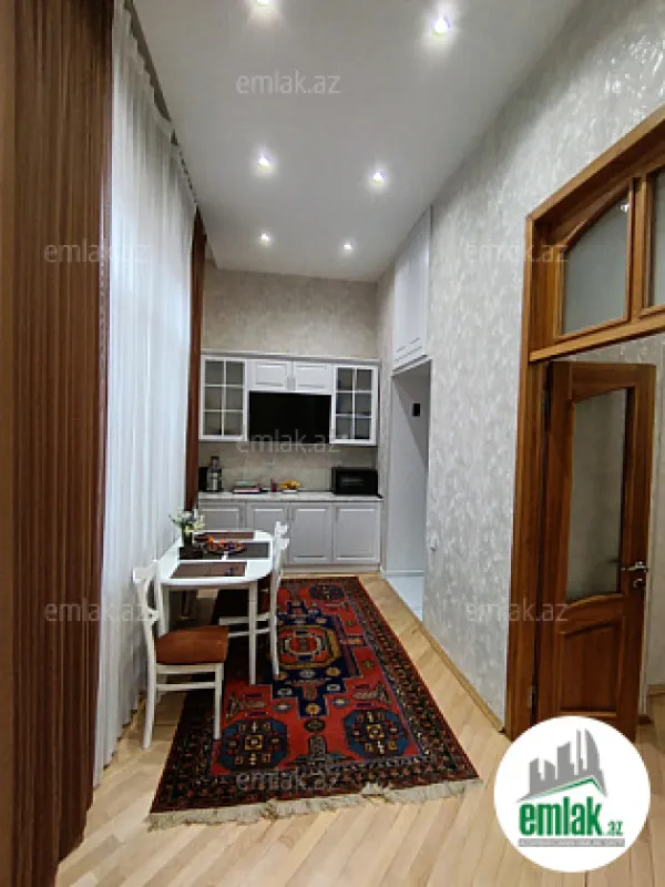 Satılır 2 otaqlı köhnə tikili 80 m²