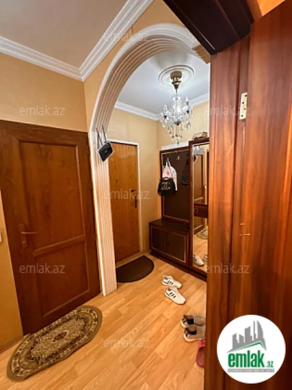 Satılır 2 otaqlı köhnə tikili 65 m²