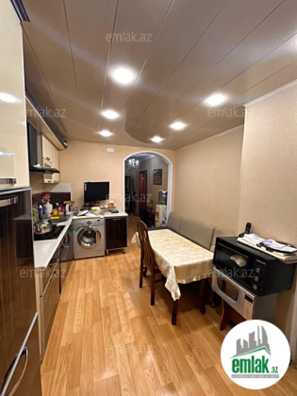 Satılır 2 otaqlı köhnə tikili 65 m²