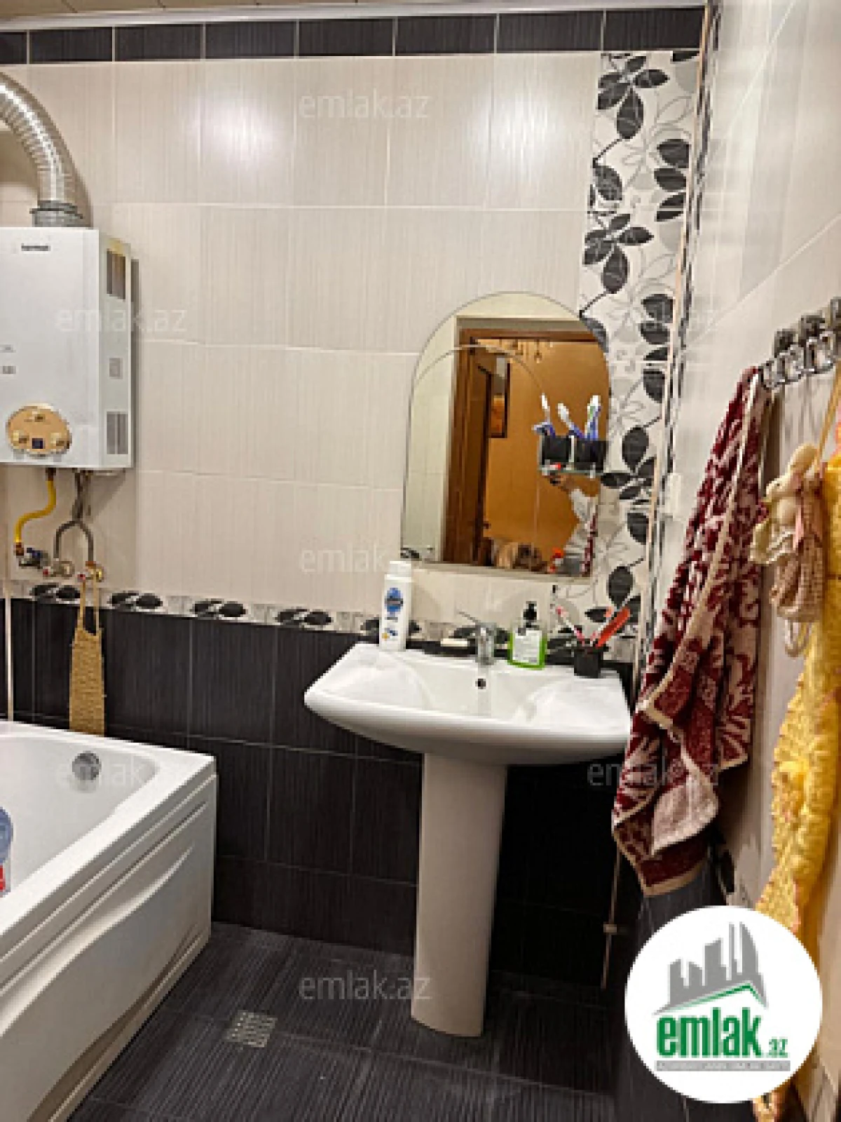 Satılır 2 otaqlı köhnə tikili 65 m²