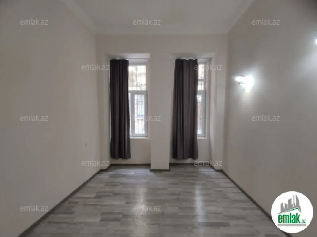 Satılır 2 otaqlı köhnə tikili 80 m²