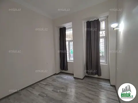 Satılır 2 otaqlı köhnə tikili 80 m²