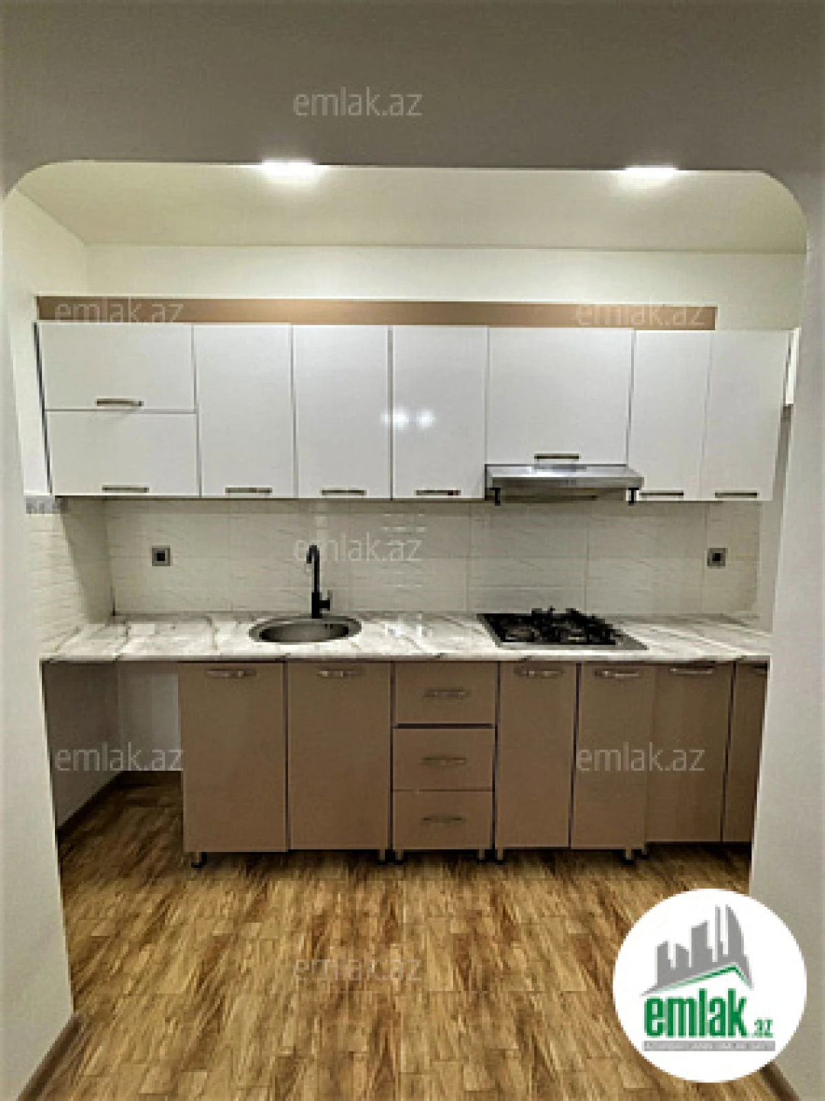 Satılır 2 otaqlı köhnə tikili 45 m²