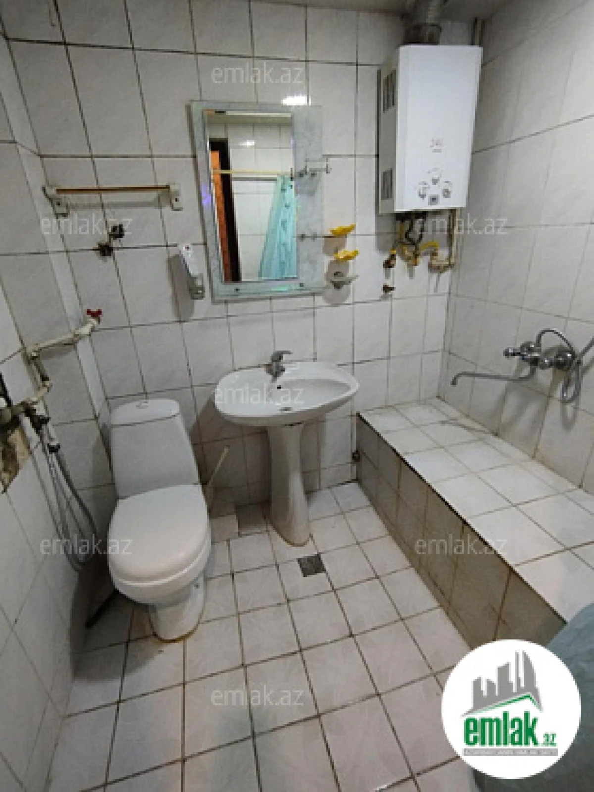 Satılır 3 otaqlı köhnə tikili 75 m²