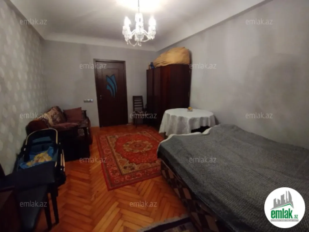 Satılır 3 otaqlı köhnə tikili 75 m²