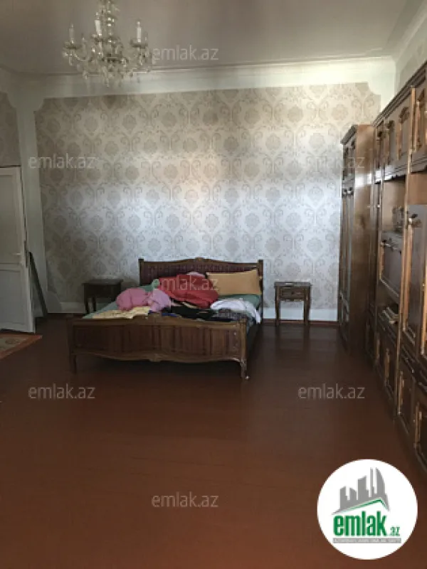 Satılır 8 otaqlı həyət evi 1831 m²