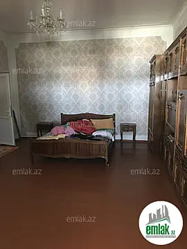 Satılır 8 otaqlı həyət evi 1831 m²