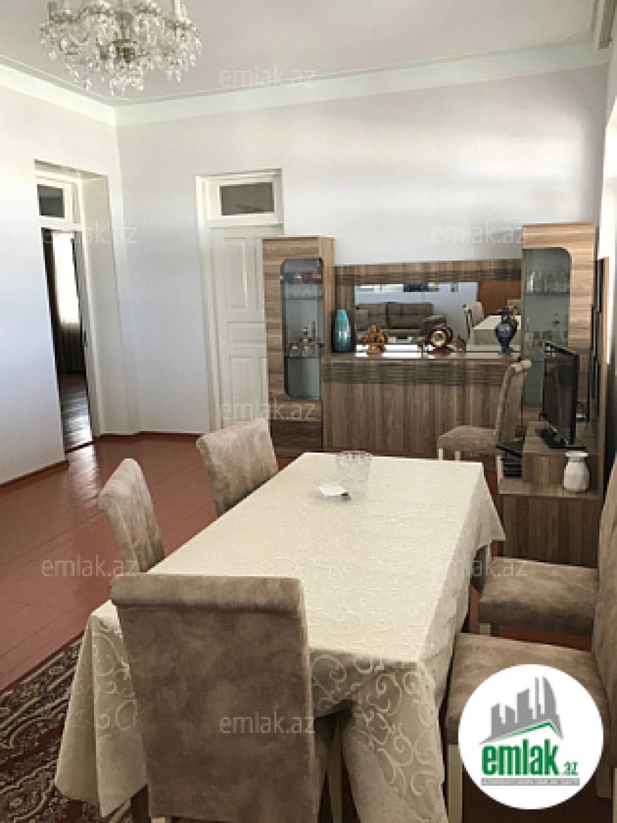 Satılır 8 otaqlı həyət evi 1831 m²