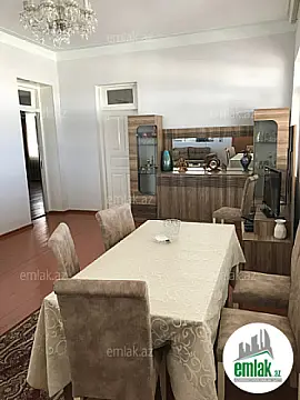 Satılır 8 otaqlı həyət evi 1831 m²