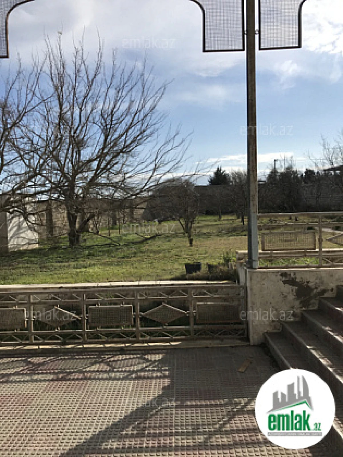 Satılır 8 otaqlı həyət evi 1831 m²