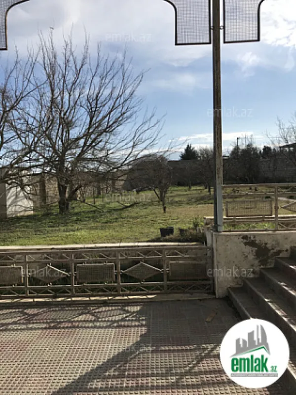 Satılır 8 otaqlı həyət evi 1831 m²