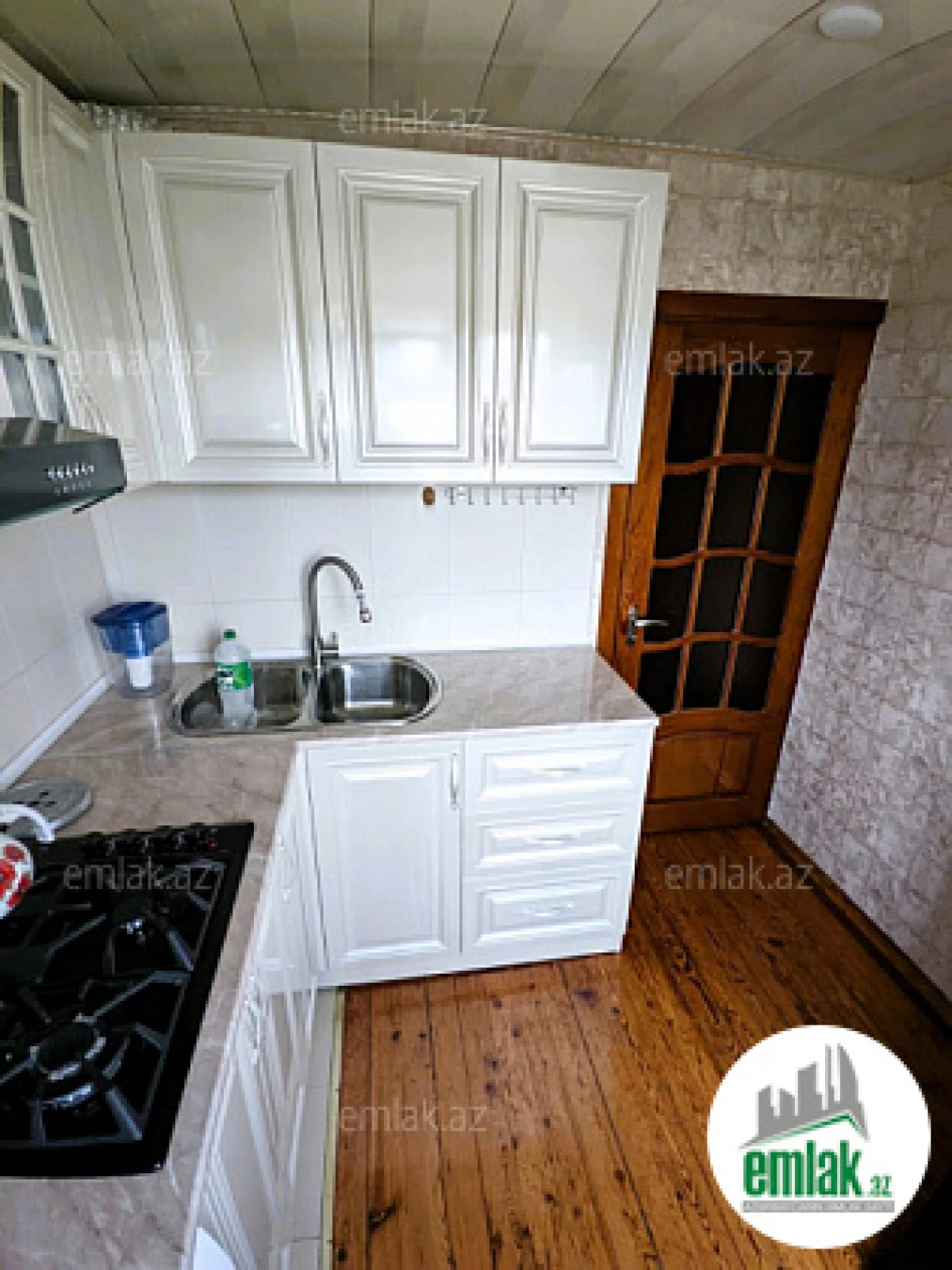 Satılır 4 otaqlı köhnə tikili 100 m²