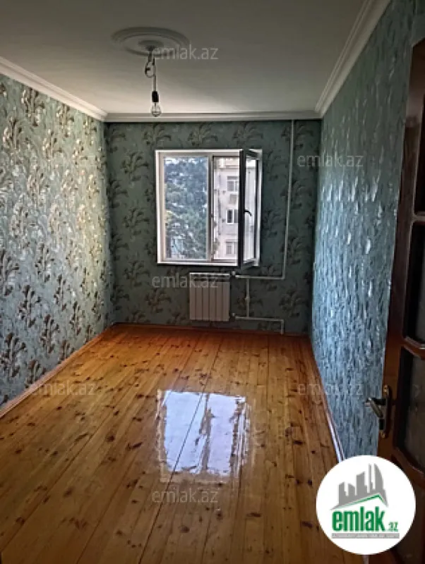 Satılır 4 otaqlı köhnə tikili 100 m²