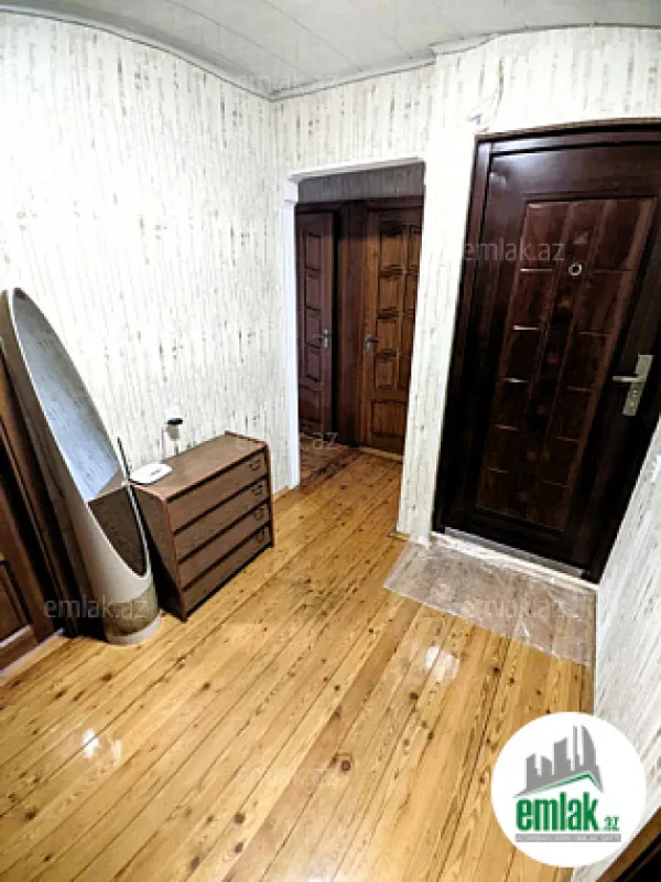 Satılır 4 otaqlı köhnə tikili 100 m²