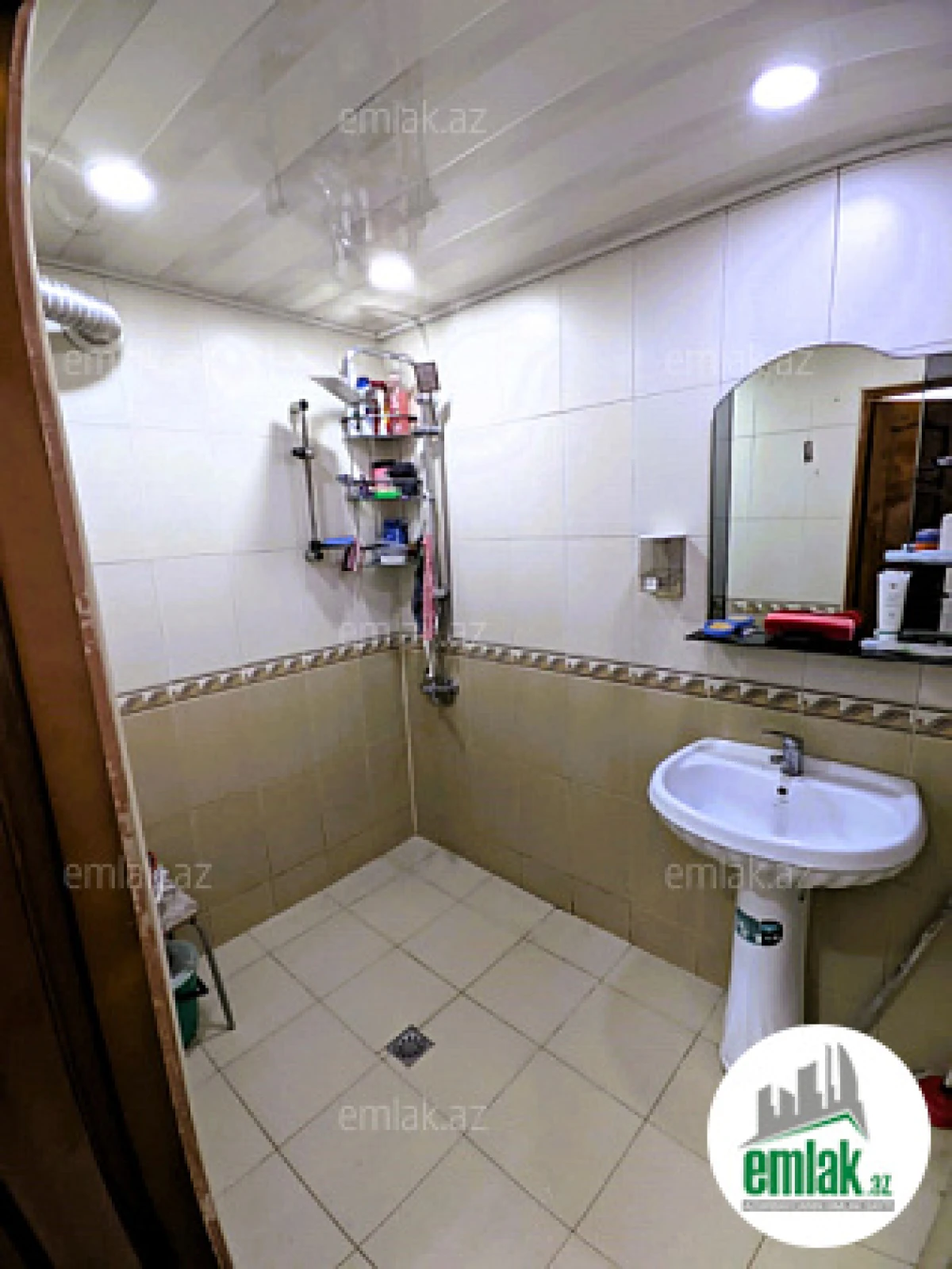 Satılır 4 otaqlı köhnə tikili 100 m²