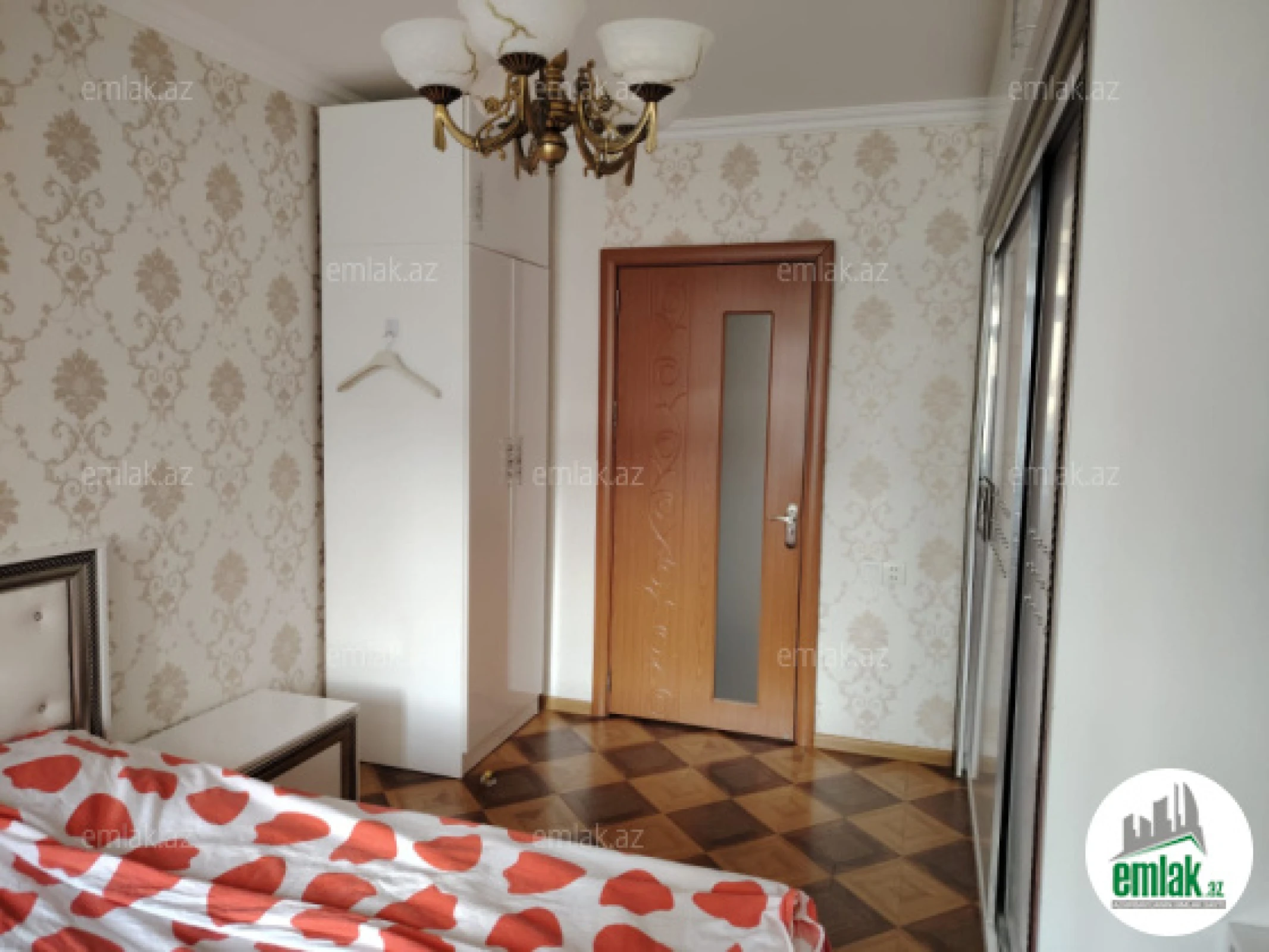 Satılır 4 otaqlı köhnə tikili 80 m²