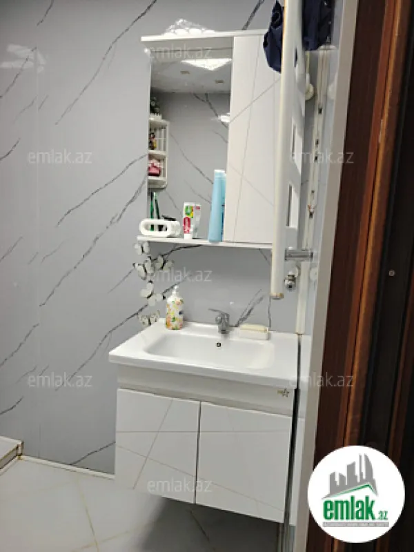 Satılır 4 otaqlı köhnə tikili 80 m²