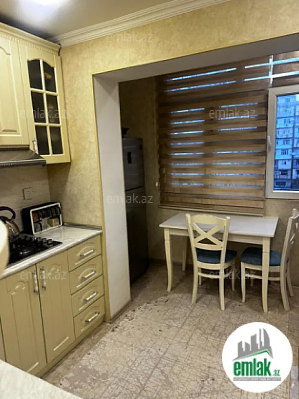 Satılır 4 otaqlı köhnə tikili 110 m²