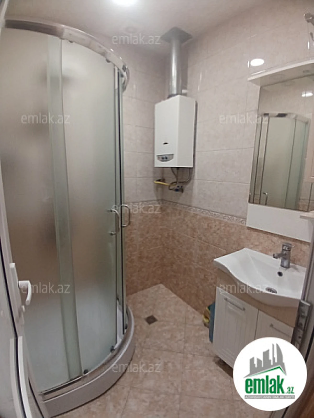 Satılır 2 otaqlı köhnə tikili 64 m²