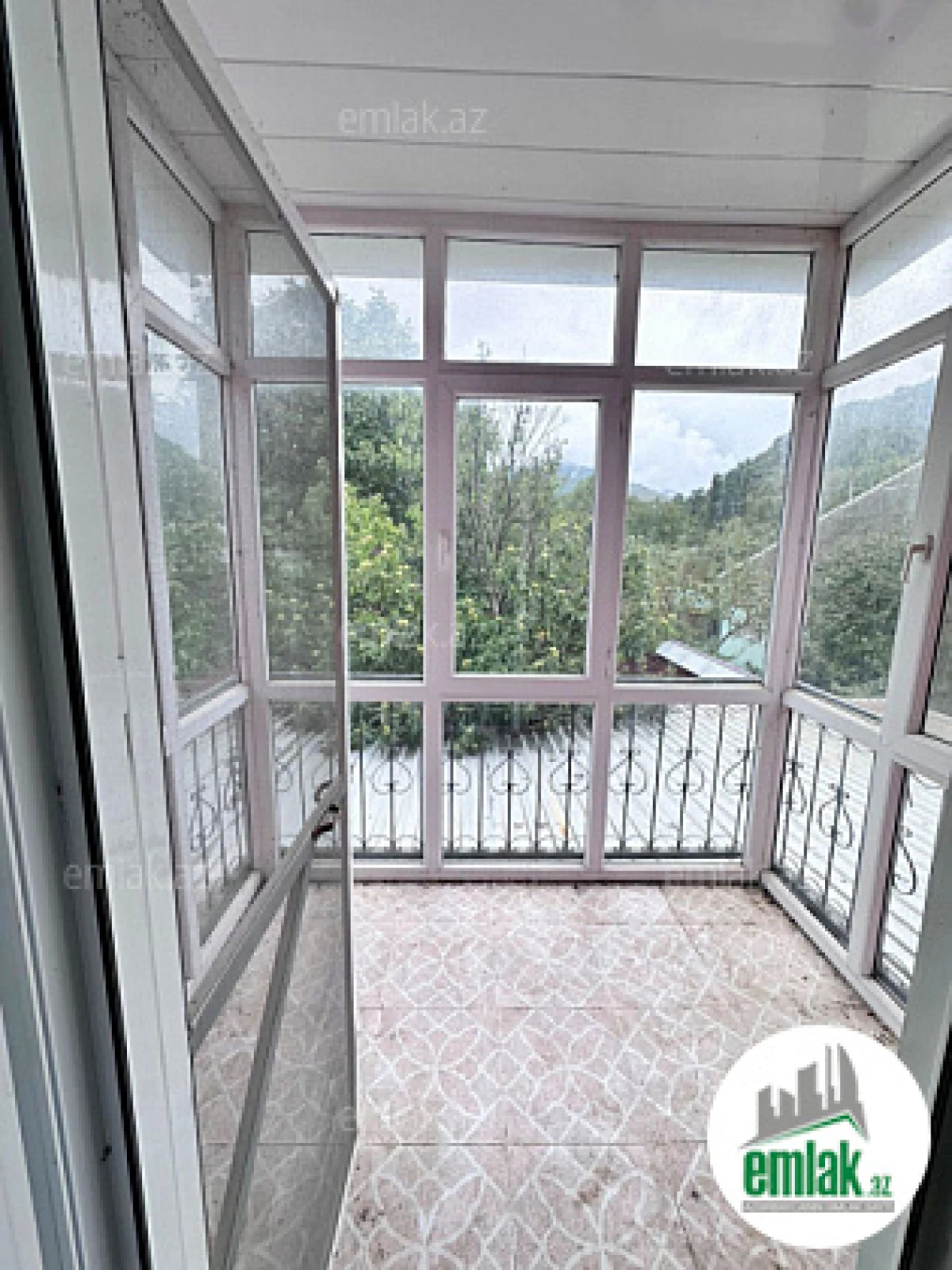 Satılır 6 otaqlı mənzil 140 m²