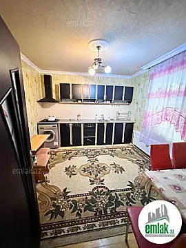 Satılır 6 otaqlı mənzil 140 m²