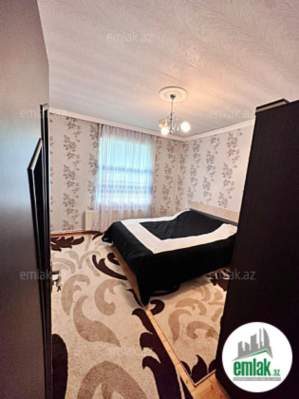 Satılır 6 otaqlı mənzil 140 m²