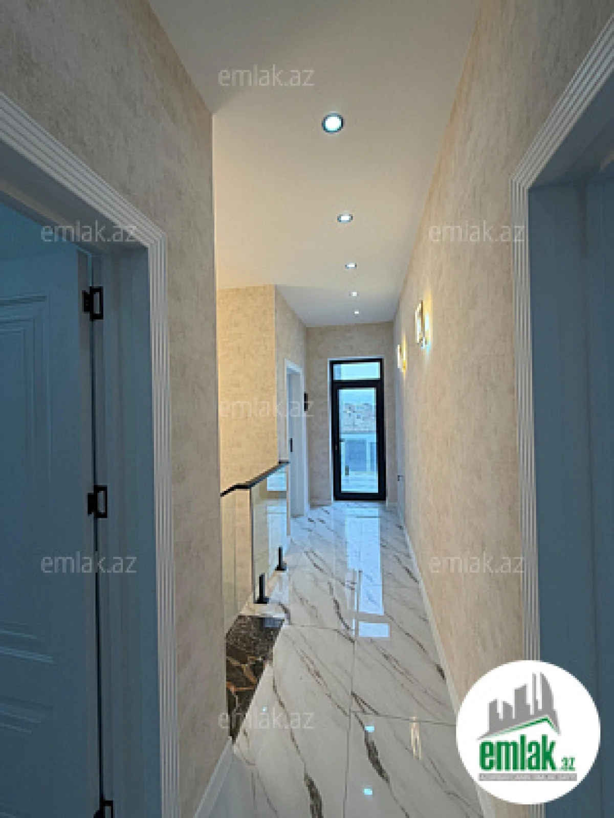 Satılır 5 otaqlı mənzil 200 m²
