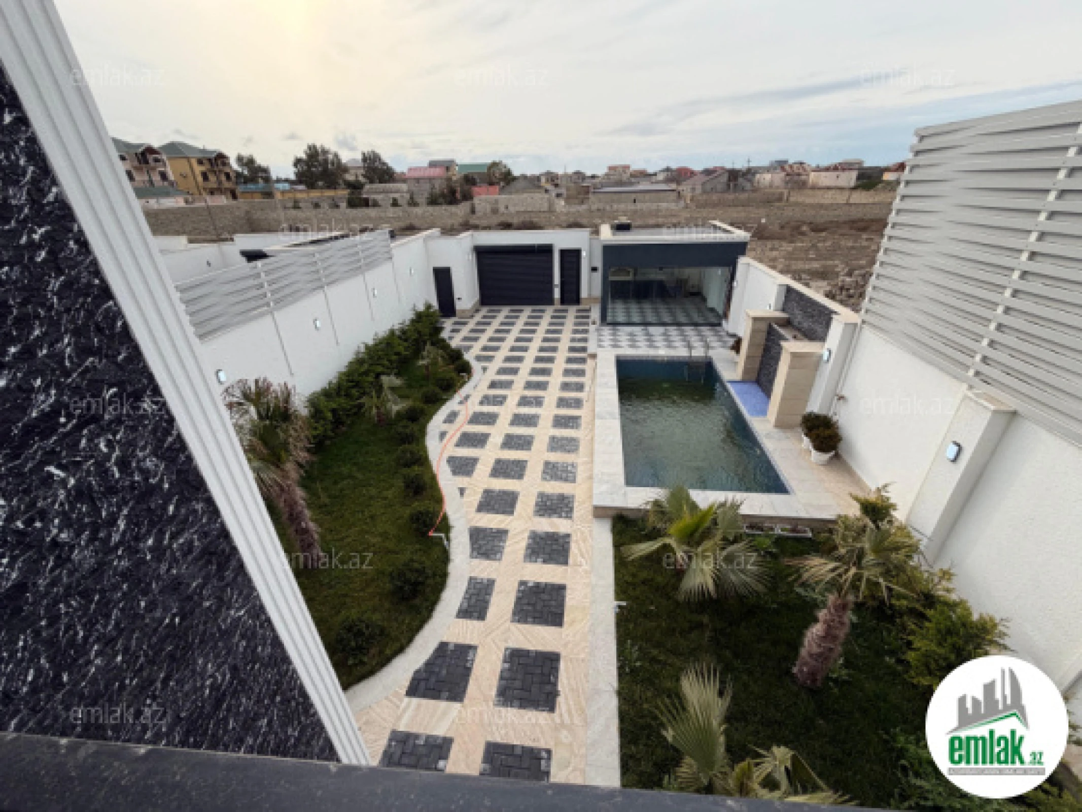 Satılır 5 otaqlı mənzil 200 m²