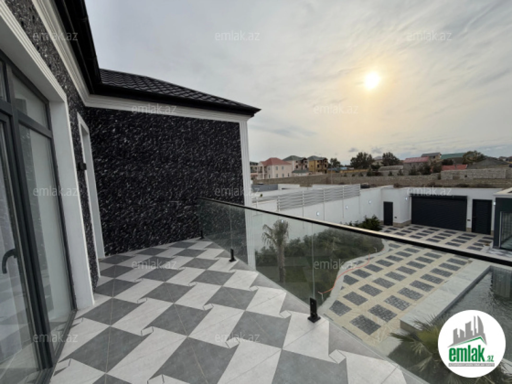 Satılır 5 otaqlı mənzil 200 m²