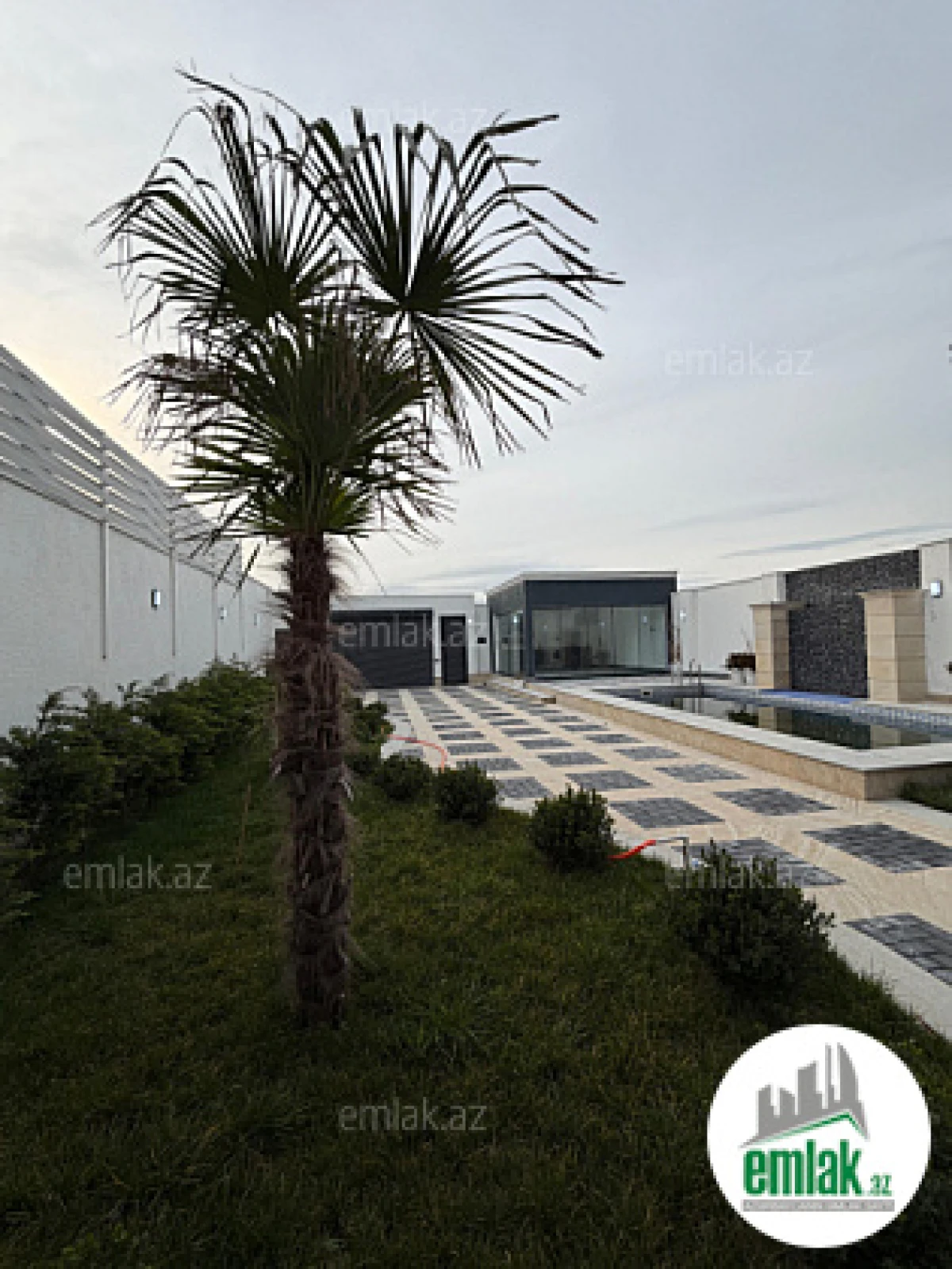 Satılır 5 otaqlı mənzil 200 m²