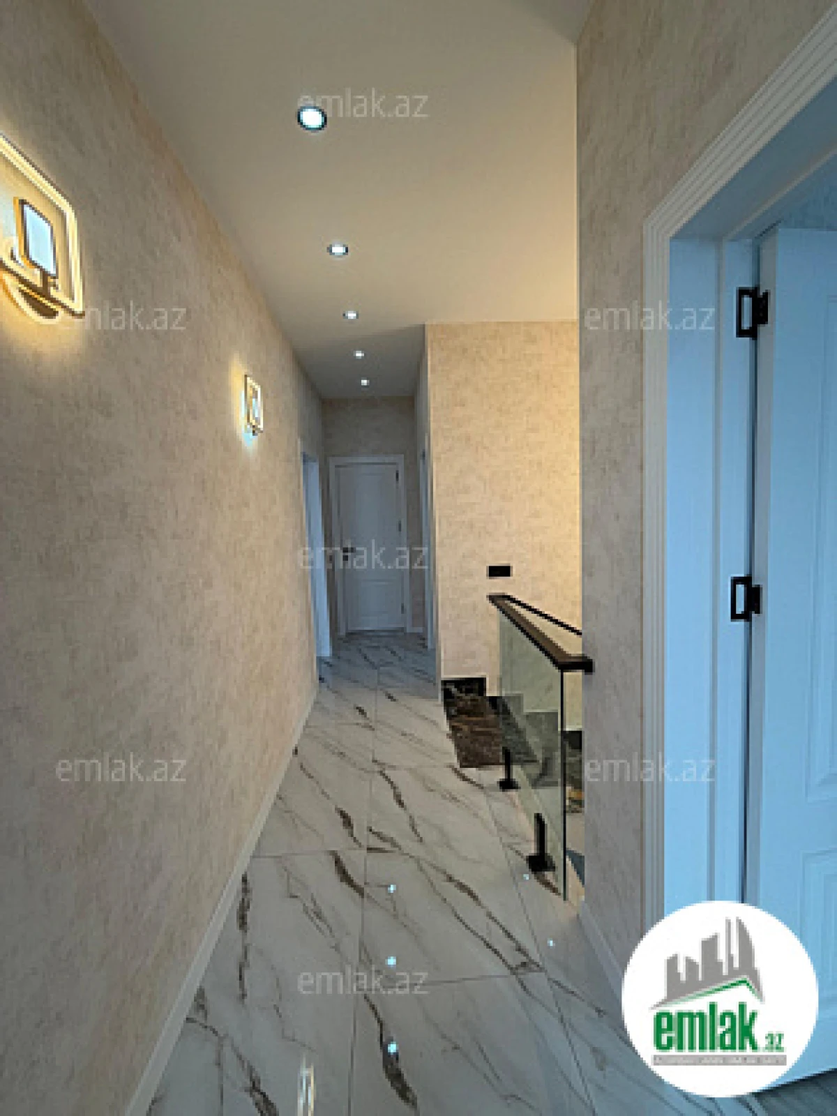 Satılır 5 otaqlı mənzil 200 m²