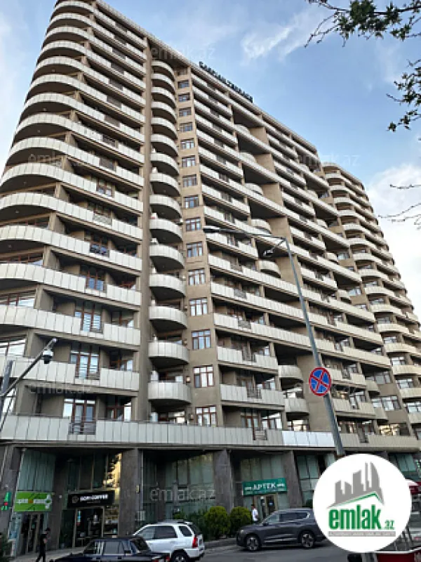 Satılır 3 otaqlı yeni tikili 181 m²