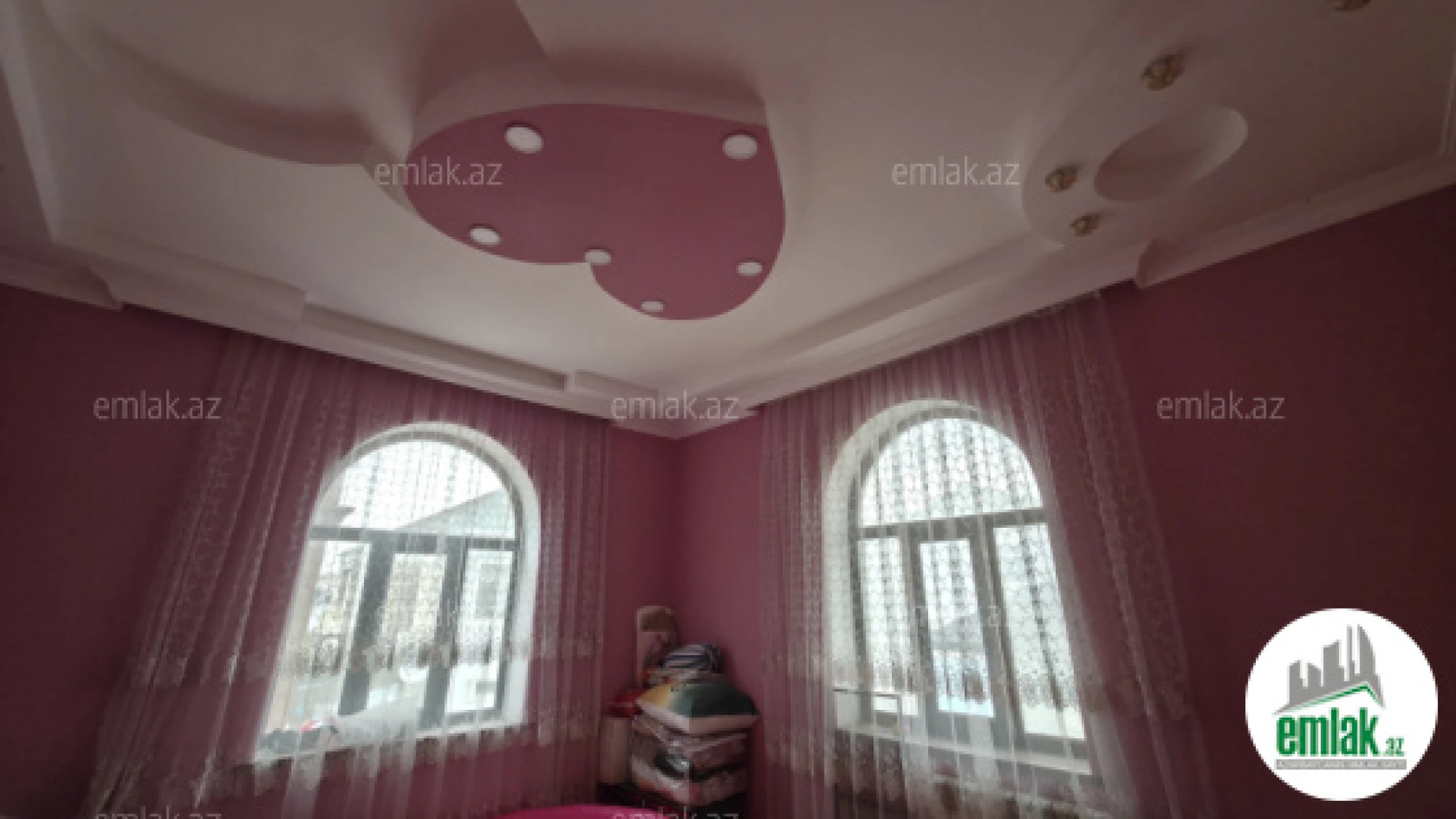 Satılır 6 otaqlı həyət evi 480 m²