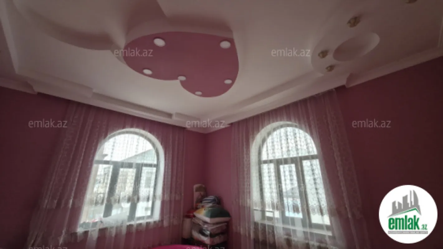 Satılır 6 otaqlı həyət evi 480 m²