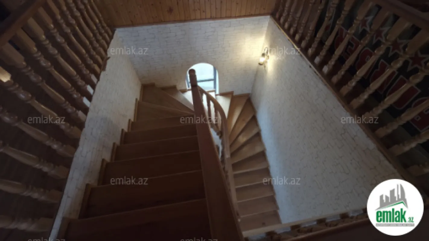 Satılır 6 otaqlı həyət evi 480 m²