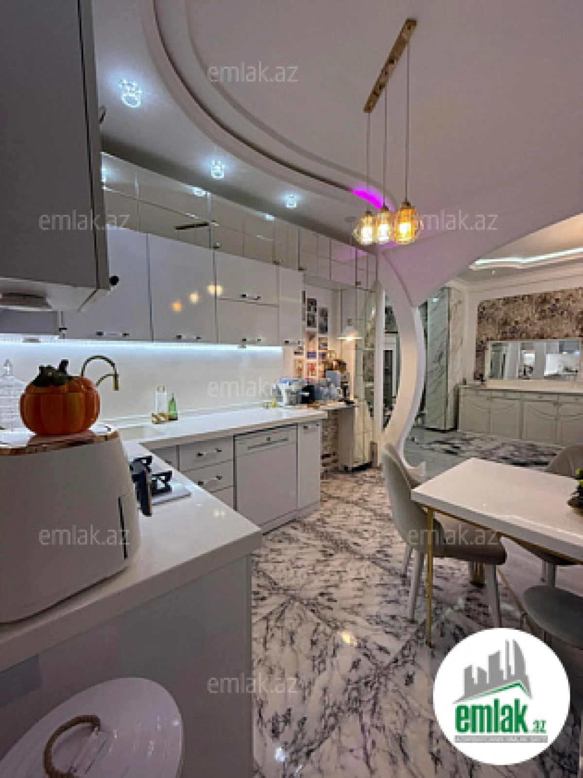 Satılır 3 otaqlı yeni tikili 90 m²