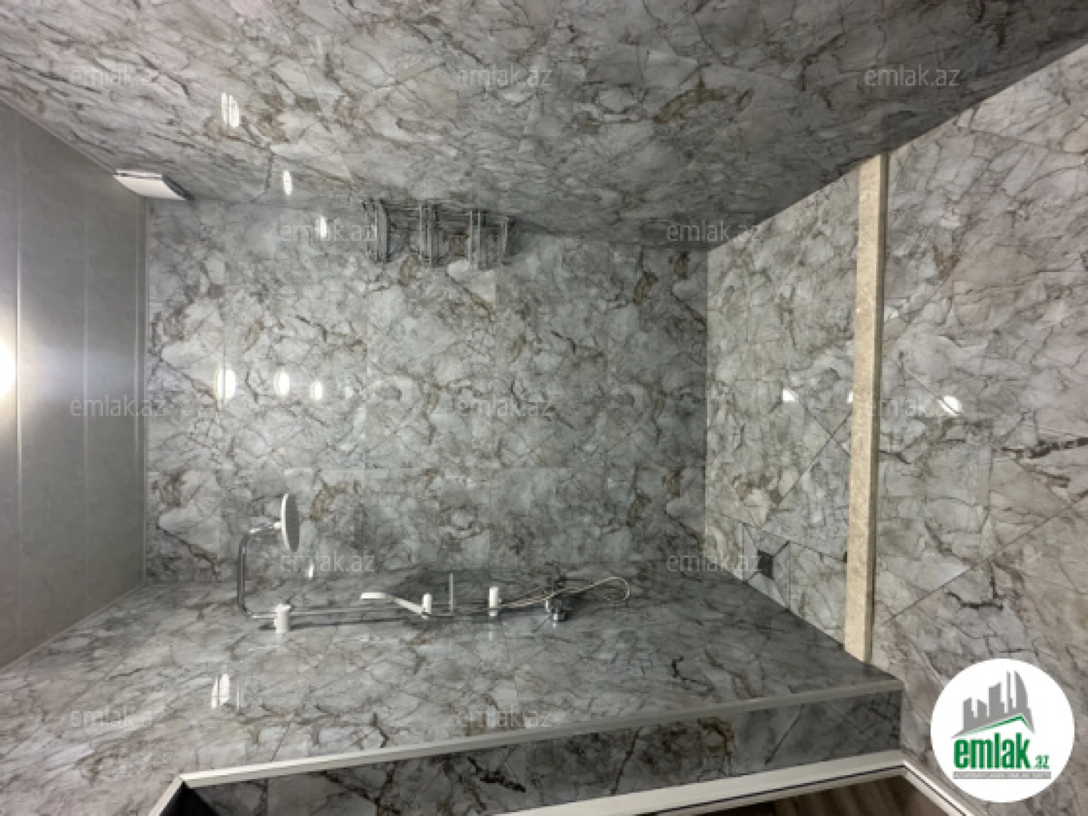 Satılır 5 otaqlı mənzil 90 m²