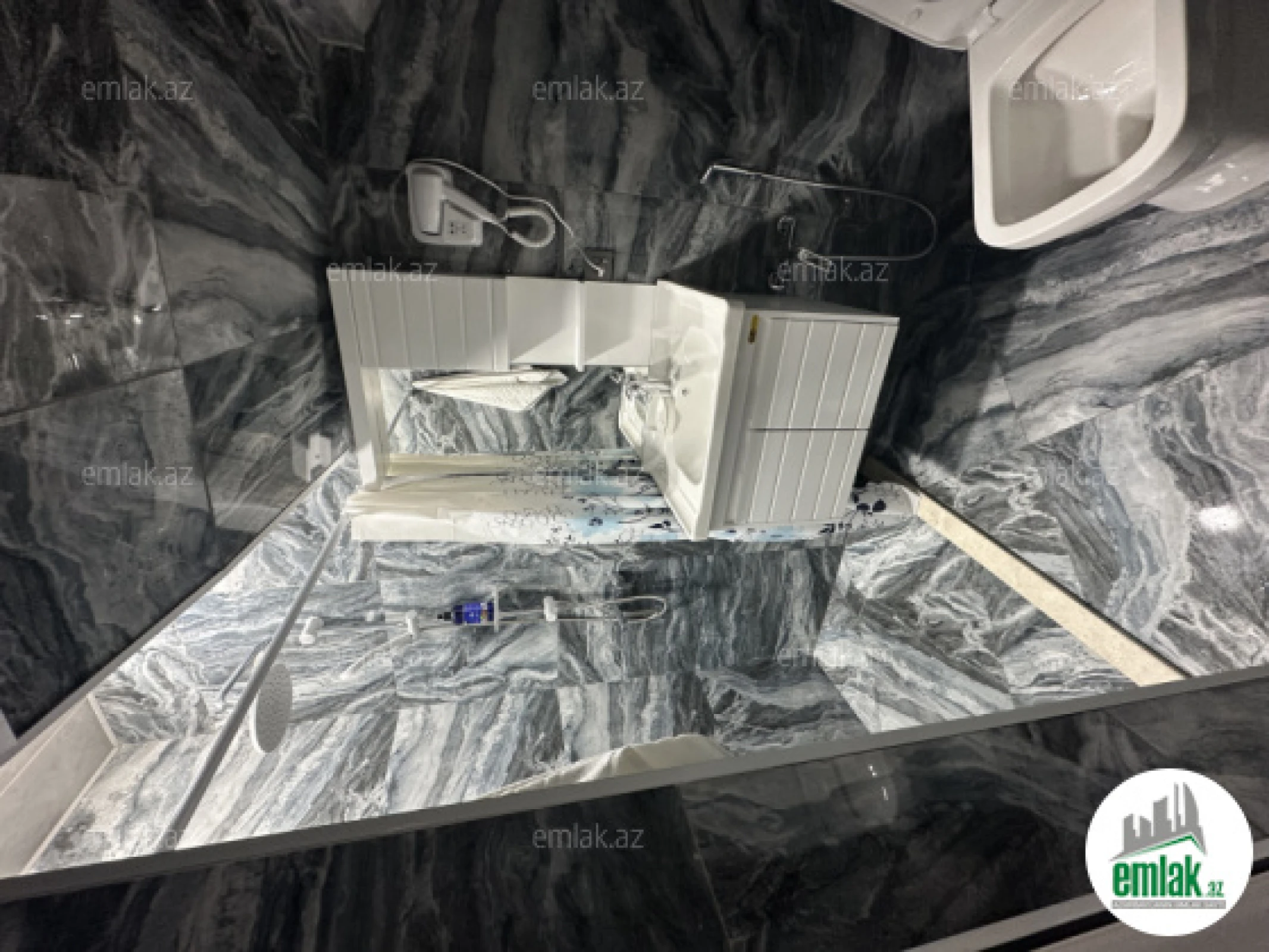 Satılır 5 otaqlı mənzil 90 m²