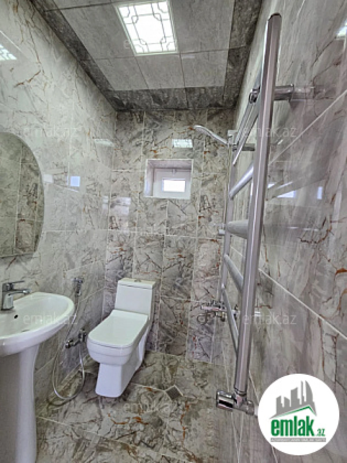 Satılır 4 otaqlı mənzil 220 m²