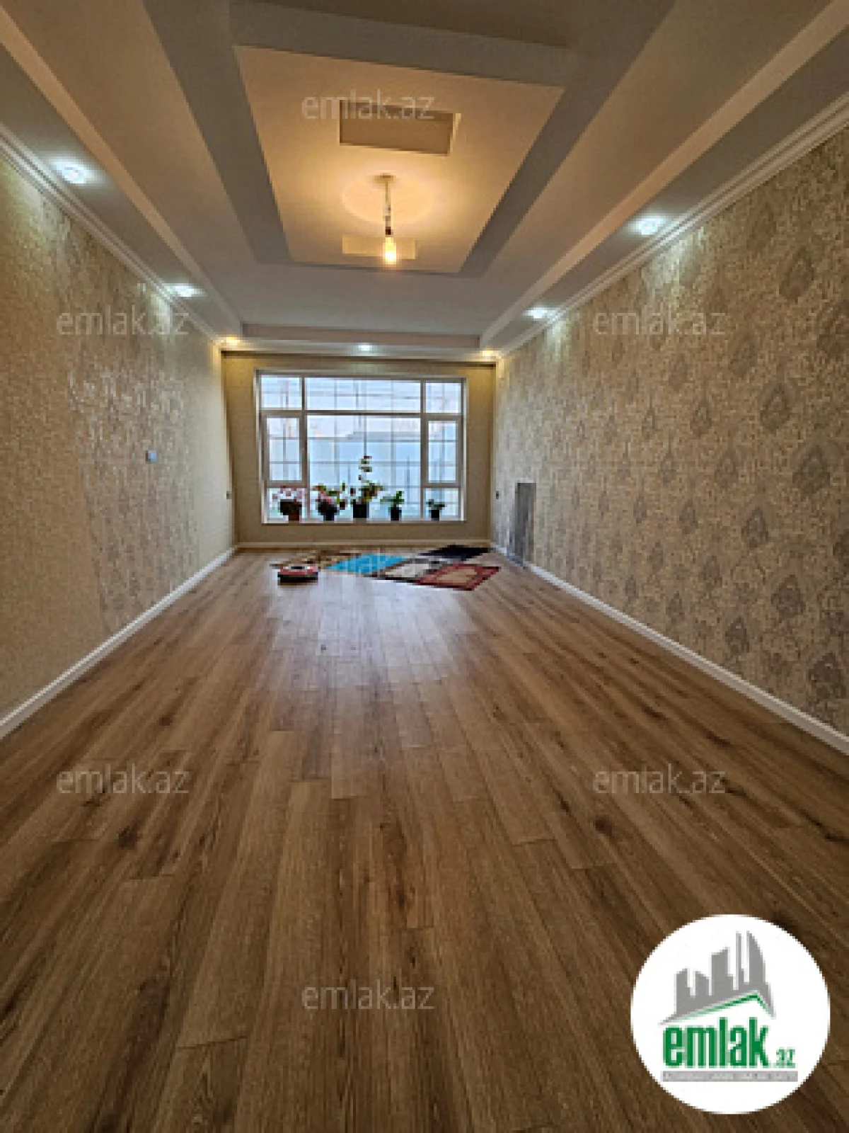 Satılır 4 otaqlı mənzil 220 m²