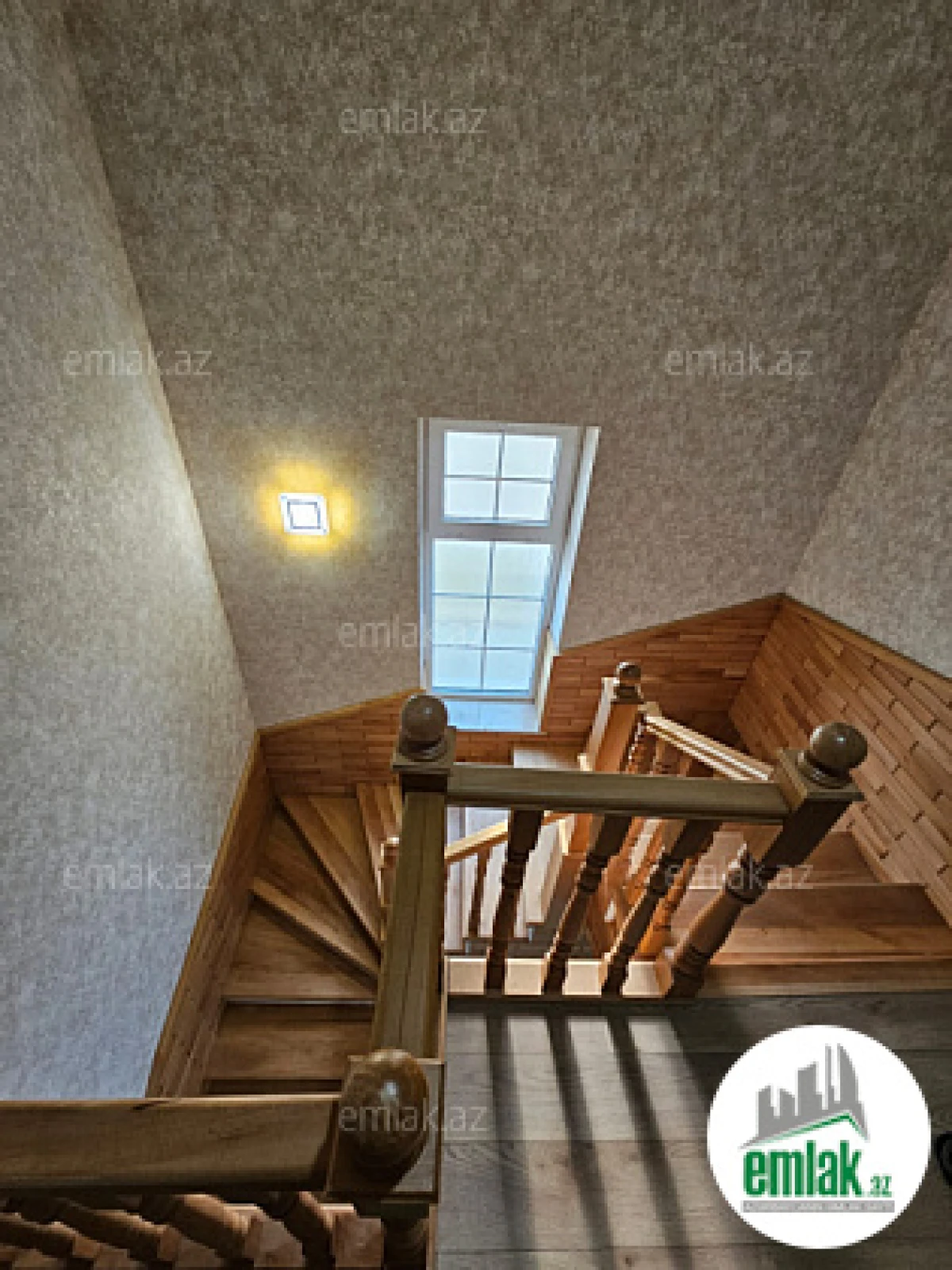 Satılır 4 otaqlı mənzil 220 m²